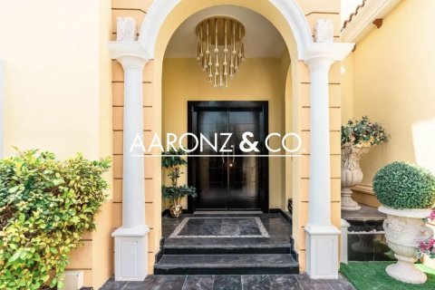 Villa te huur in Jumeirah Park, Dubai, VAE 4 slaapkamers, 740 vr.m., nr 698802 - foto 14