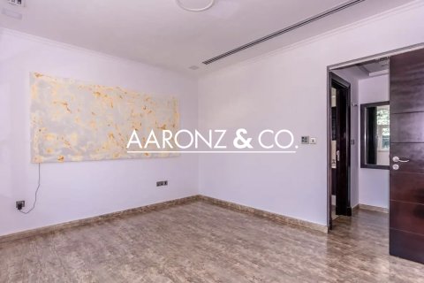 Villa te huur in Jumeirah Park, Dubai, VAE 4 slaapkamers, 740 vr.m., nr 698802 - foto 6
