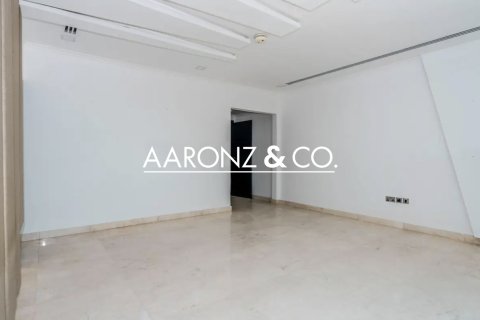 Villa te huur in Jumeirah Park, Dubai, VAE 4 slaapkamers, 740 vr.m., nr 698802 - foto 8