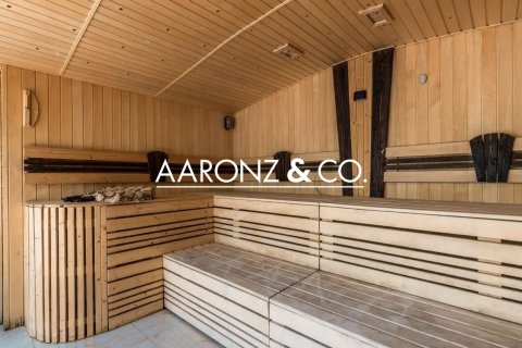 Villa te huur in Jumeirah Park, Dubai, VAE 4 slaapkamers, 740 vr.m., nr 698802 - foto 15