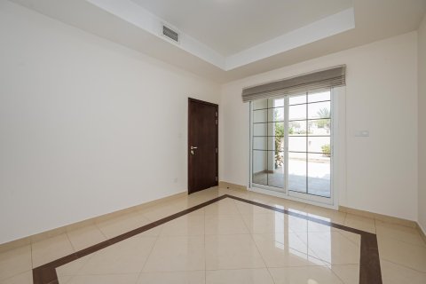 Villa en alquiler en Mudon, Dubai, EAU 3 dormitorios, 332.04 m2 № 768840 - foto 17