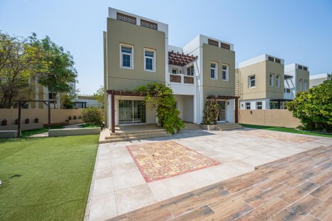 Villa en alquiler en Mudon, Dubai, EAU 3 dormitorios, 332.04 m2 № 768840 - foto 24