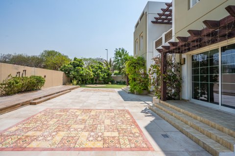 Villa en alquiler en Mudon, Dubai, EAU 3 dormitorios, 332.04 m2 № 768840 - foto 23