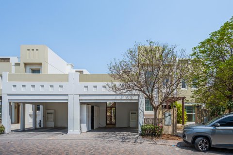 Villa en alquiler en Mudon, Dubai, EAU 3 dormitorios, 332.04 m2 № 768840 - foto 21