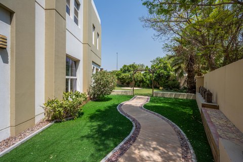 Villa en alquiler en Mudon, Dubai, EAU 3 dormitorios, 332.04 m2 № 768840 - foto 25