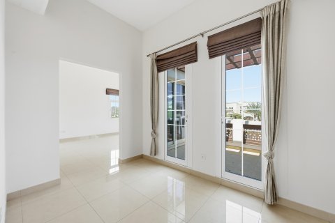Villa en alquiler en Mudon, Dubai, EAU 3 dormitorios, 332.04 m2 № 768840 - foto 11