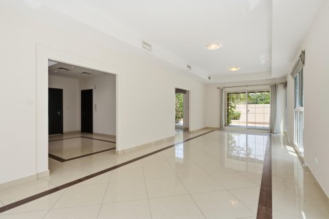 Villa en alquiler en Mudon, Dubai, EAU 3 dormitorios, 332.04 m2 № 768840 - foto 5