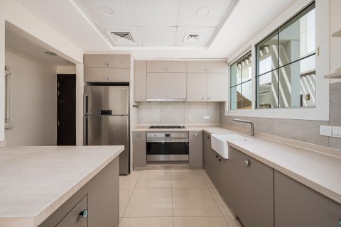Villa en alquiler en Mudon, Dubai, EAU 3 dormitorios, 332.04 m2 № 768840 - foto 9