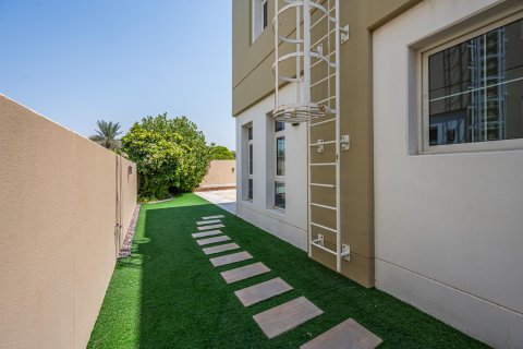 Villa en alquiler en Mudon, Dubai, EAU 3 dormitorios, 332.04 m2 № 768840 - foto 22