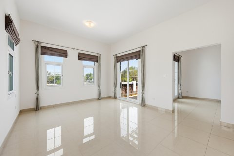 Villa en alquiler en Mudon, Dubai, EAU 3 dormitorios, 332.04 m2 № 768840 - foto 19