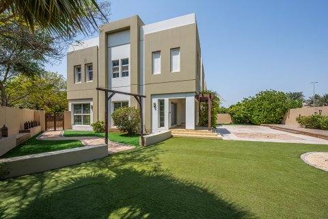 Villa en alquiler en Mudon, Dubai, EAU 3 dormitorios, 332.04 m2 № 768840 - foto 2