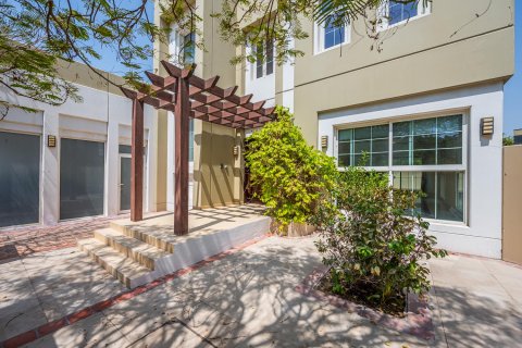 Villa en alquiler en Mudon, Dubai, EAU 3 dormitorios, 332.04 m2 № 768840 - foto 27