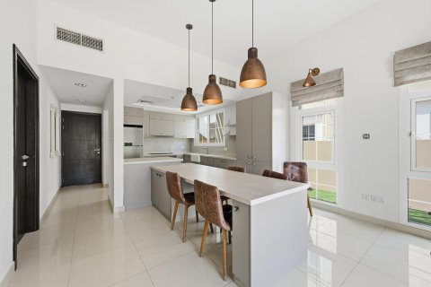 Villa en alquiler en Mudon, Dubai, EAU 3 dormitorios, 332.04 m2 № 768840 - foto 8