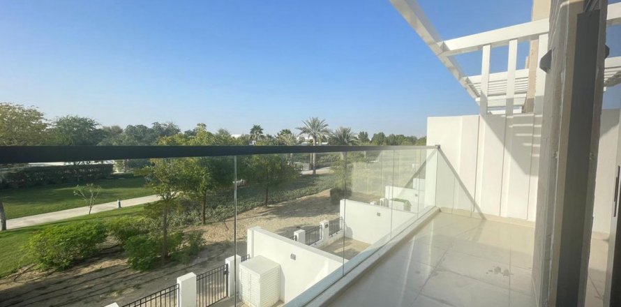 Townhouse in Dubai, UAE 3 bedrooms, 154.2 sq.m. № 647733