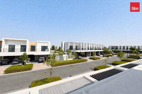 Shtëpi në qytet në Dubai, Emiratet e Bashkuara Arabe 3 dhoma gjumi, 140.8 m2. № 723250