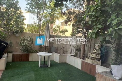 Townhouse in Al Raha Gardens, Abu Dhabi, UAE 4 bedrooms, 240.3 sq.m. № 651753 - photo 16