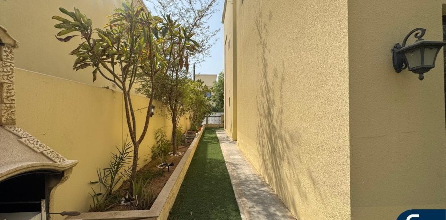 Βίλα σε Dubai, ΗΑΕ 4 υπνοδωμάτια, 469 τ.μ. Αρ. 698202