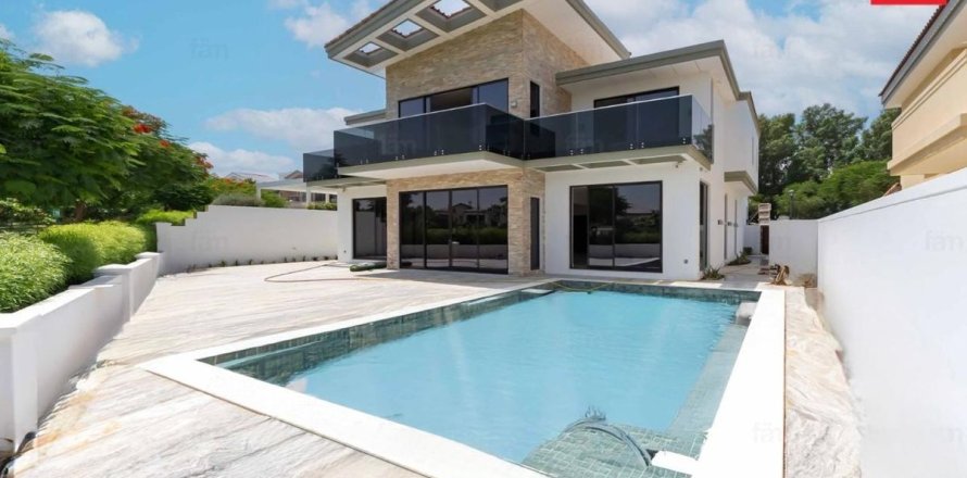 Villa in Dubai, UAE 7 bedrooms, 921.2 sq.m. № 644937