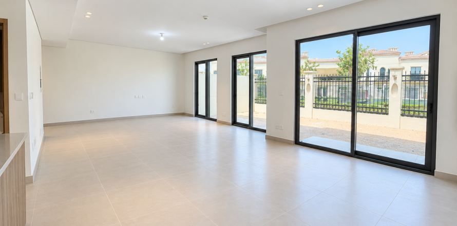 Khalifa City、Abu Dhabi、UAEにあるタウンハウス 3ベッドルーム、236.5 m2 No764398