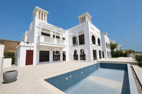 Villa em Palm Jumeirah, Dubai, EAU 5 quartos, 1261.53 m2 № 742470