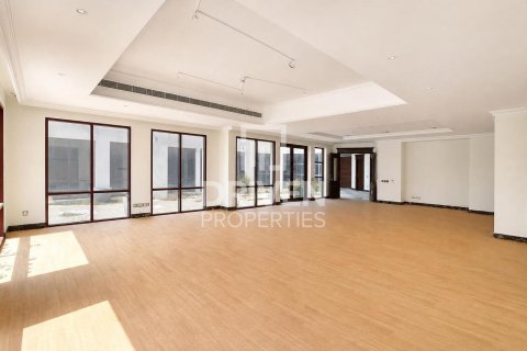 Villa em Palm Jumeirah, Dubai, EAU 5 quartos, 1261.53 m2 № 742471