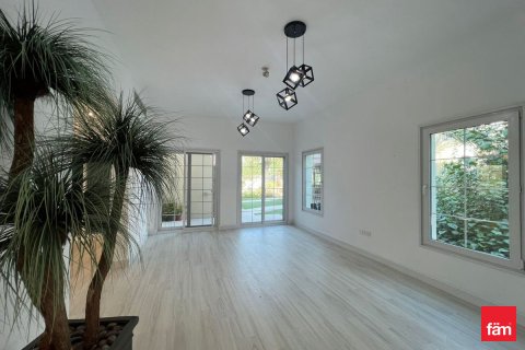 Villa zur Miete in Dubai, VAE 2 Schlafzimmer, 767 m2 Nr. 717903 - Foto 3