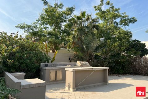 Villa zur Miete in Dubai, VAE 2 Schlafzimmer, 767 m2 Nr. 717903 - Foto 2