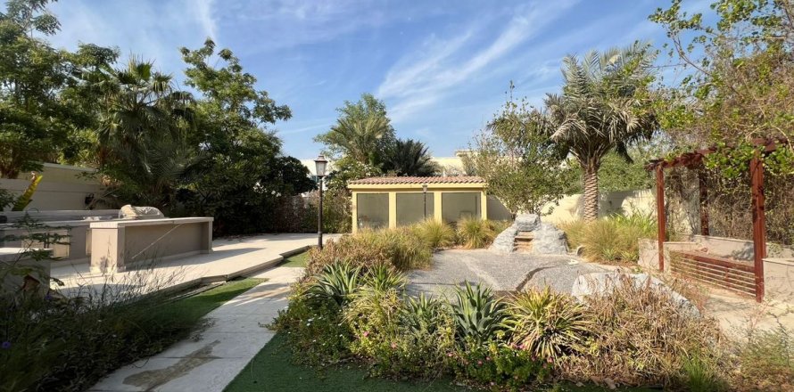 Villa in Dubai, VAE: 2 Schlafzimmer, 767 m2 Nr. 717903
