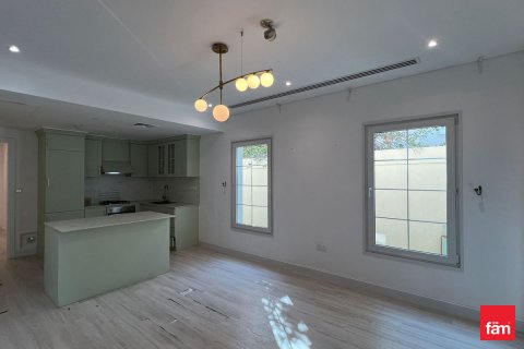 Villa zur Miete in Dubai, VAE 2 Schlafzimmer, 767 m2 Nr. 717903 - Foto 6