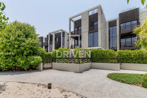Villa in Jumeirah, Dubai, UAE 5 bedrooms, 468.51 sq.m. № 744885 - photo 9