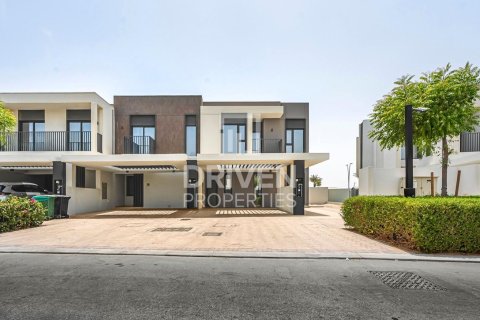 Vilë në Dubai South (Dubai World Central), Dubai, Emiratet e Bashkuara Arabe 4 dhoma gjumi, 320 m2. № 684312