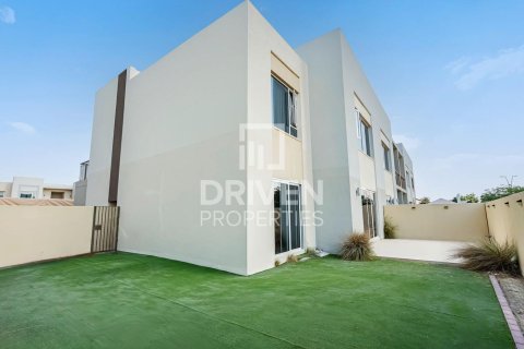 Apartment in Dubai South (Dubai World Central), Dubai, UAE 3 bedrooms, 227 sq.m. № 684587