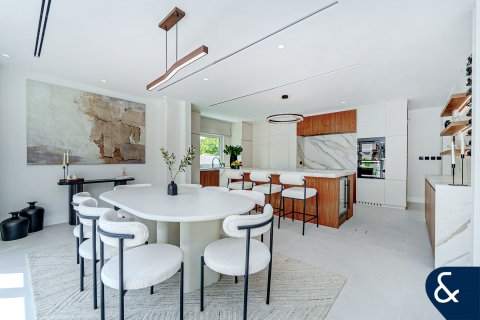 Villa till försäljning i Meadows, Dubai, UAE 5 sovrum, 339 kvm Nr. 666240 - fotografi 2