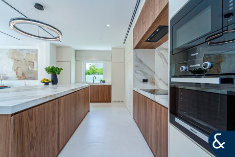 Villa till försäljning i Meadows, Dubai, UAE 5 sovrum, 339 kvm Nr. 666240 - fotografi 3