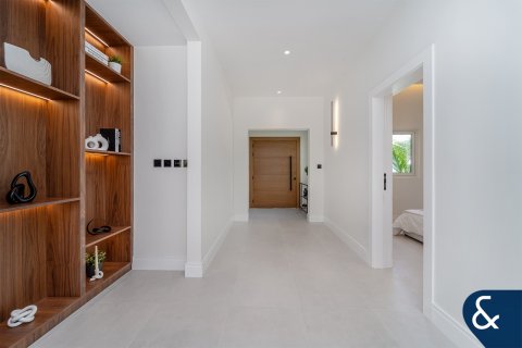 Villa till försäljning i Meadows, Dubai, UAE 5 sovrum, 339 kvm Nr. 666240 - fotografi 8