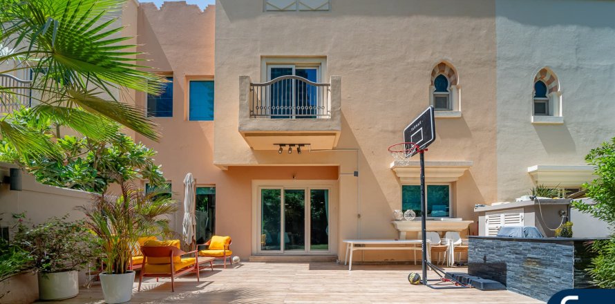 Rekkehus i Dubai Sports City, Dubai, Emiratene 4 soverom, 311 kvm nr. 666237