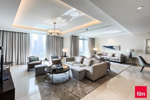 Appartement te huur in Downtown Dubai (Downtown Burj Dubai), Dubai, VAE 3 slaapkamers, 206.1 vr.m., nr 722363 - foto 2