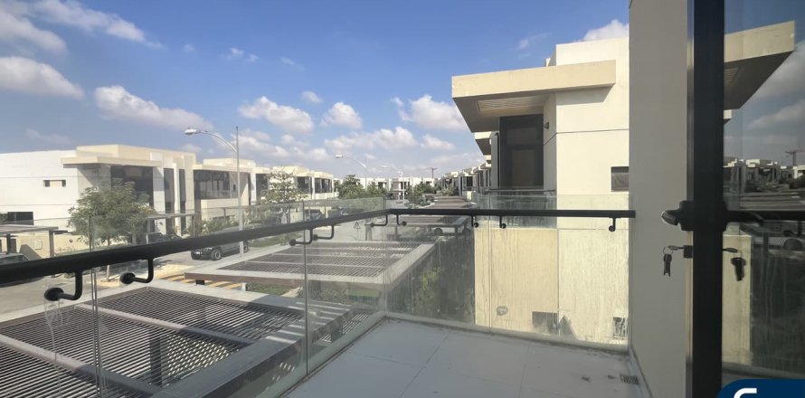 خانه شهری در DAMAC Hills (Akoya by DAMAC)، Dubai ، امارات متحده عربی 3 خوابه ، 250 متر مربع.  شماره 688831