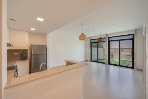 Adosado en alquiler en Town Square, Dubai, EAU 4 dormitorios, 295 m2 № 726407 - foto 1