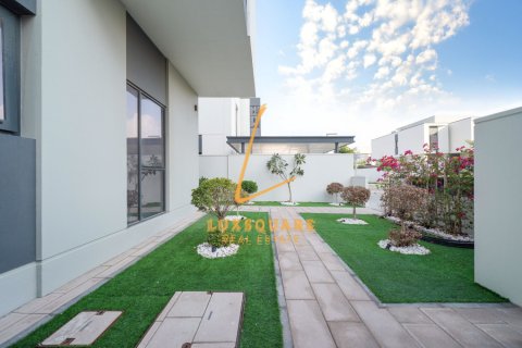 Вилла Al Furjan, Дубай, БАӘ-да 4 жатын бөлмелер, 570 м² № 708657 - фото 26