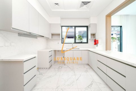 Вилла Al Furjan, Дубай, БАӘ-да 4 жатын бөлмелер, 570 м² № 708657 - фото 7