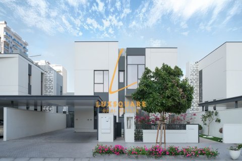 Вилла Al Furjan, Дубай, БАӘ-да 4 жатын бөлмелер, 570 м² № 708657