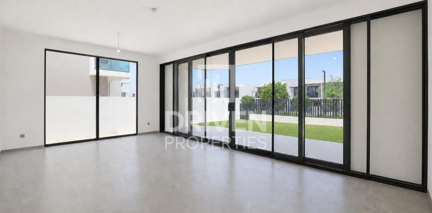 Villa in Jebel Ali, Dubai, UAE 5 bedrooms, 662.96 sq.m. № 746204