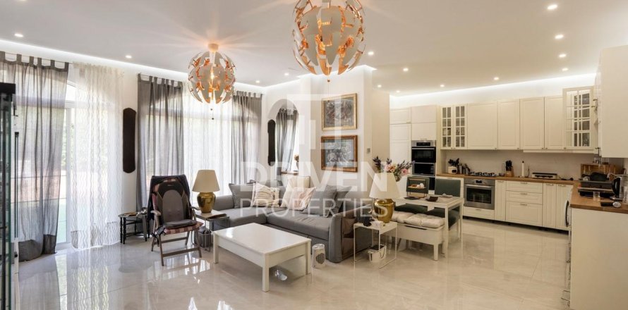 Квартира в Dubai Land, Дубай, ОАЭ 2 спальни, 160.63м2 № 745508