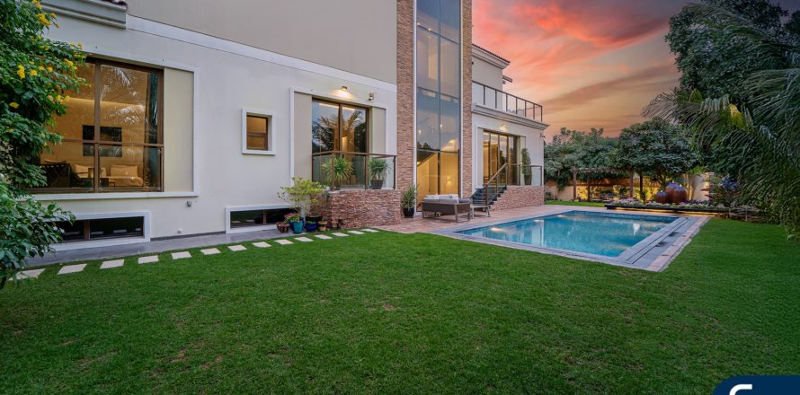 Villa em Jumeirah Golf Estates, Dubai, EAU 5 quartos, 725 m2 № 685097