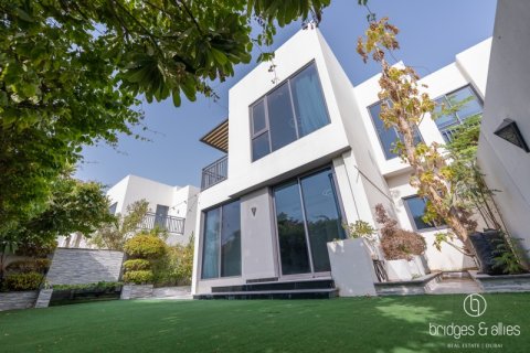 Villa in Dubai Hills Estate, UAE 4 bedrooms, 200 sq.m. № 687868