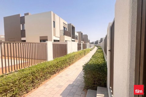 Radový dom v Dubai, SAE 4 spálne, 245.6 m2 č. 634850 - Fotografia 16