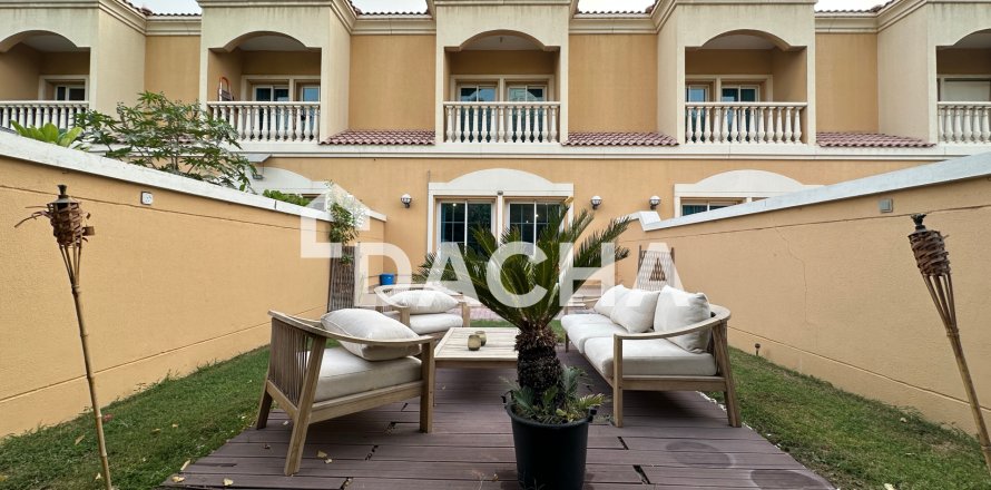 Radový dom v Jumeirah Village Triangle, Dubai, SAE 1 spálňa, 152 m2 č. 706492