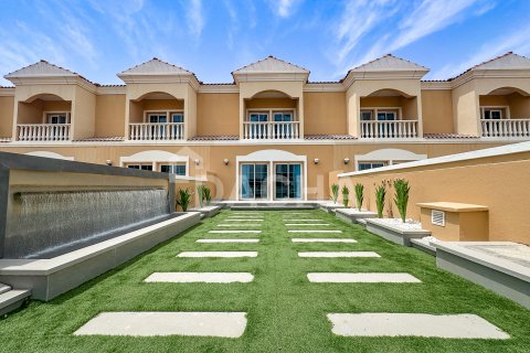 Kaupunkipientalo Jumeirah Village Triangle, Dubai, Arabiemiraatit 2 makuuhuonetta, 152 m2 № 706493