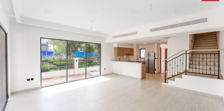 Rijtjeshuis in Dubai, VAE 5 slaapkamers, 258 vr.m. nr 763058